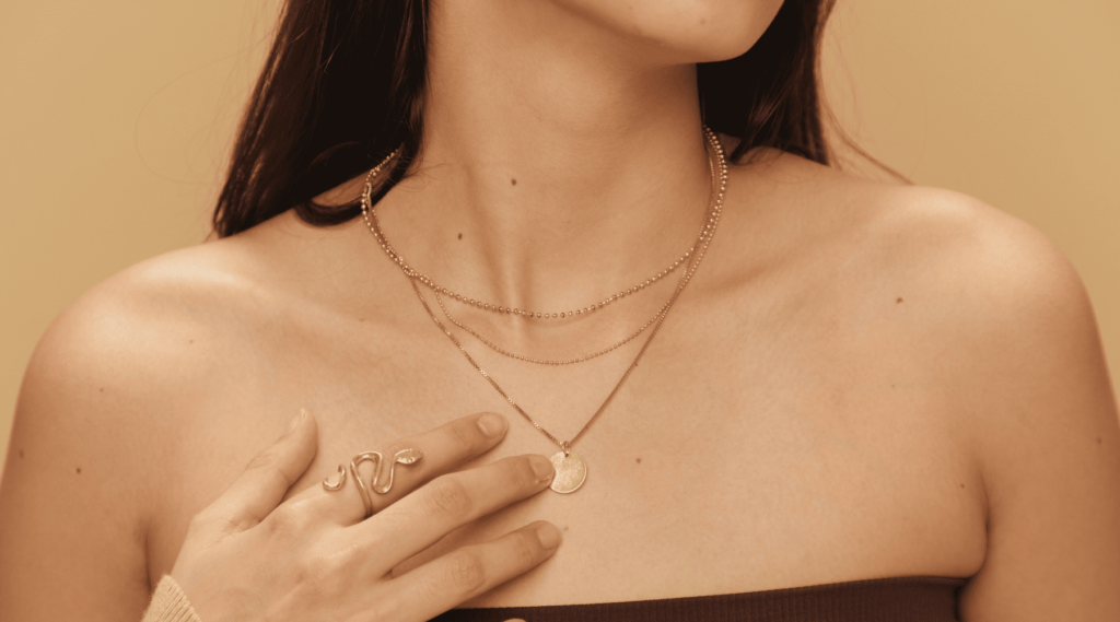 The Best Dainty Necklaces from Trending Jewelry Brands Right Now