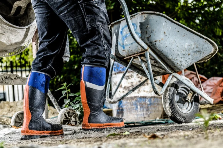 Safety boots