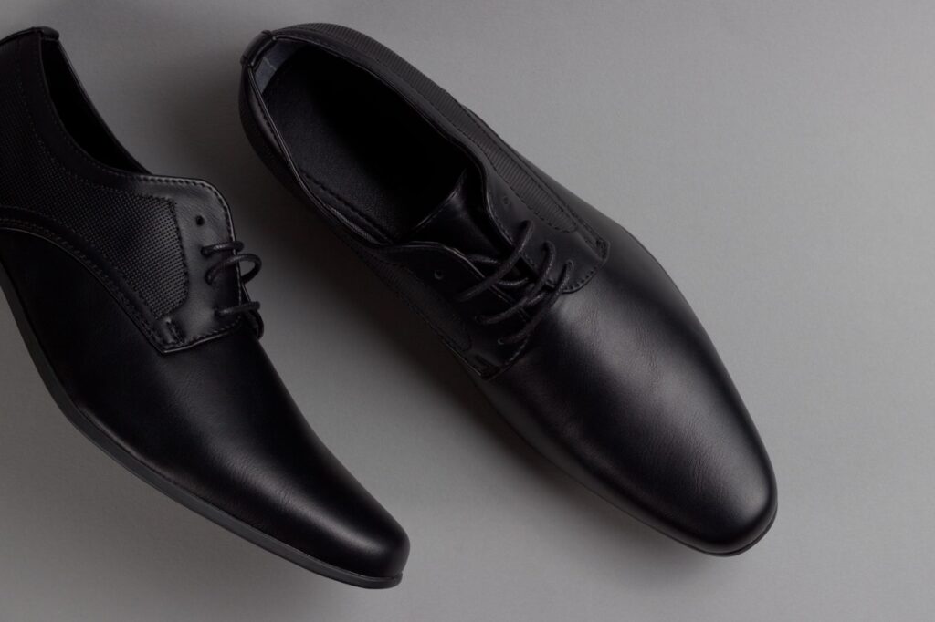 Men's black cap-toe oxford dress shoes